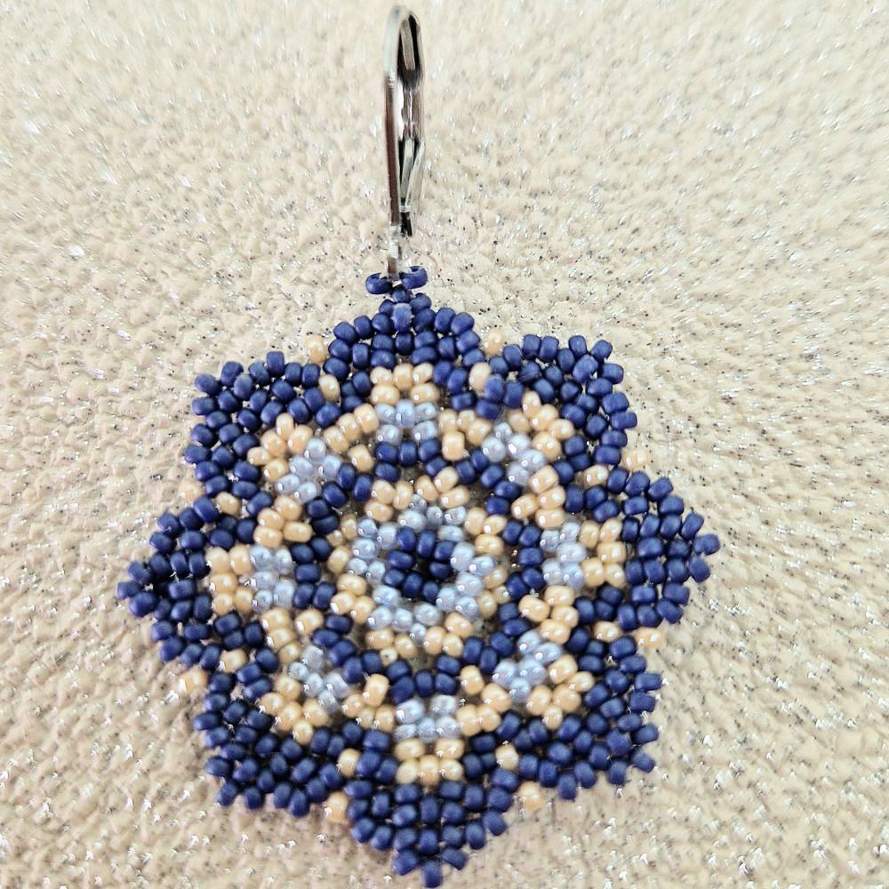 Handgefertigte Ohrringe rund Dunkelblau Hellblau Beige, Huichol Art, Edelstahl Brisur Bild 2