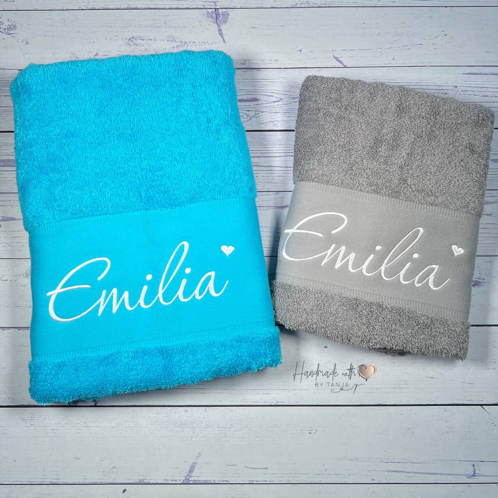 Personalisiertes Handtuch mit Namen bestickt und kleinem Herz - Badetuch, Handtuch oder Gästetuch