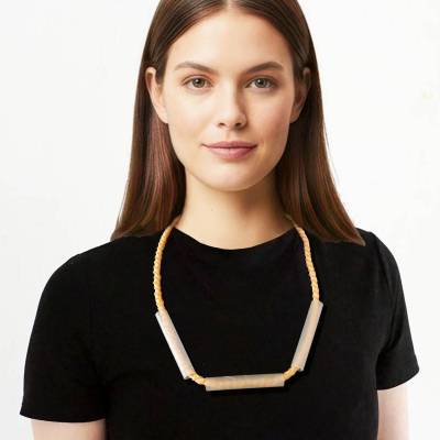 UNIKAT Halskette mit durchsichtigen Fadenrollen, Perlen-Zylinder & handgeknüpftem Kumihimo-Band