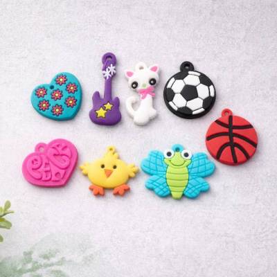 10er Set PVC Anhänger – Herz, Katze, Fußball, Küken & mehr – DIY Bastelmaterial Restposten