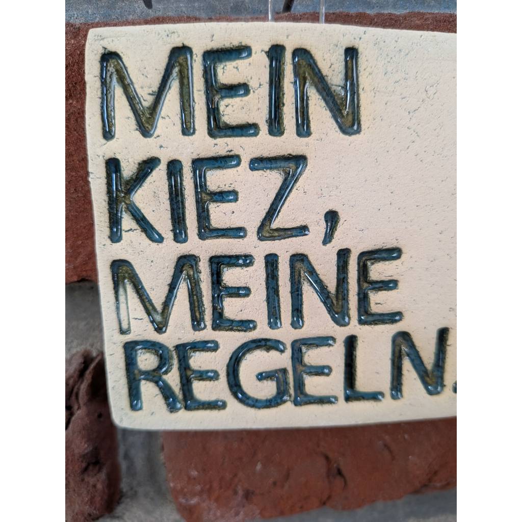 Handgefertigte Fliese "Mein Kiez" – Statement-Fliese aus Ton, 7,5 x 7,5 cm Bild 2