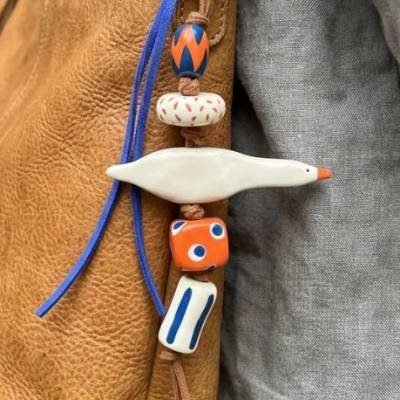 Verspielter Gänse-Anhänger „Gänseglück“ – Handgefertigtes Unikat für Tasche & Schlüssel – inkl. Geschenkbox