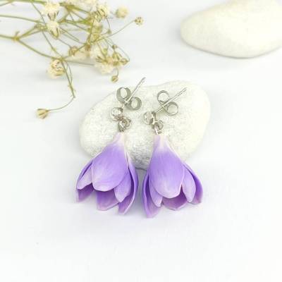Krokus Ohrstecker aus Polymer Clay mit Sterlingsilber, kleine lila Frühlingsblumen