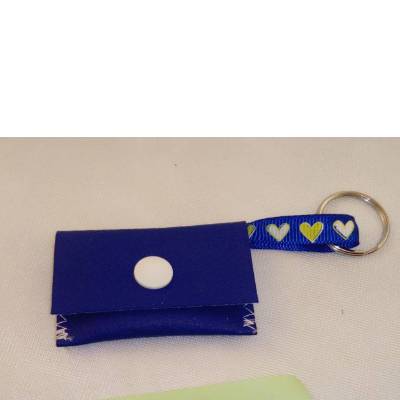 Mini Geldbörse aus Kunstleder – Schlüsselanhänger für Camping, Duschmarke & Einkaufschip