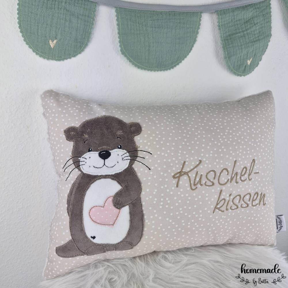 Kuschelkissen mit Otter, Kissen beige für Kinder, Kleine Aufmunterung, Geschenkidee , Geschenk zur Geburt