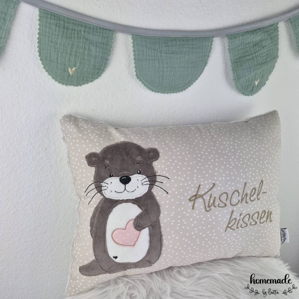 Kuschelkissen mit Otter, Kissen beige für Kinder, Kleine Aufmunterung, Geschenkidee , Geschenk zur Geburt