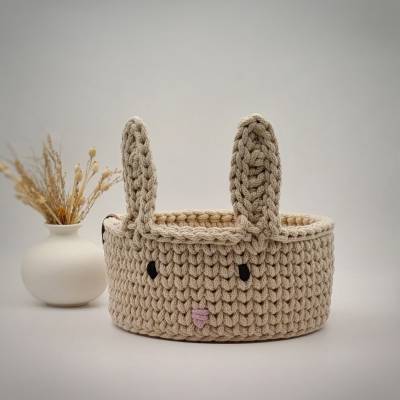 Osterkorb gehäkelt – Hasenkorb mit Holzboden & Hasenohren