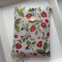Buchtasche Buchhülle aus Gobelin Stoff mit Erdbeer Ranken, genähtes Etui, Tablett Hülle