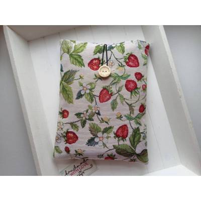 Buchtasche Buchhülle aus Gobelin Stoff mit Erdbeer Ranken, genähtes Etui, Tablett Hülle