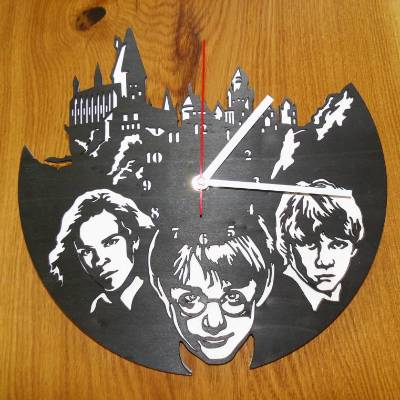 Holz-Wanduhr "Harry Potter & Freunde" mit leisem Uhrwerk