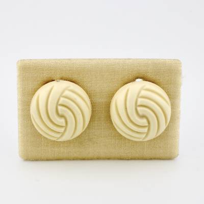 Dicke Vintage Ohrclips in Cremeweiß aus Kunststoff Mid Century 50er Jahre