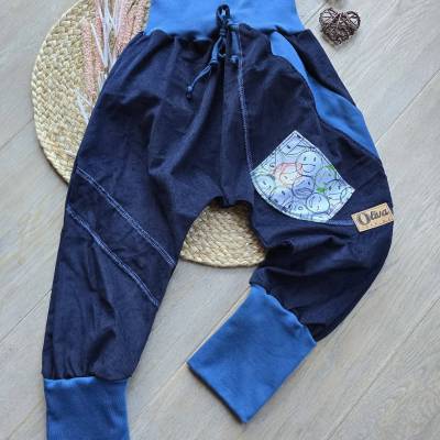 Handgemachte Cord Pumphose 110/116 – Einzigartige Kinderhose mit Smile-Motiv & Tasche