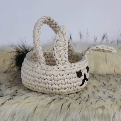 Hasenkörbchen gehäkelt mit Kunstfellpuschel Osterkorb aus Textilgarn