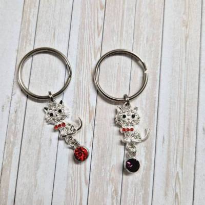 Schlüsselanhänger Katze Strass – Elegantes Accessoire. Geschenkidee mit silberfarbenem Schlüsselring