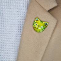Handgefertigte Brosche: Grüne Waldkatze – Natur-Design Pin Unikat
