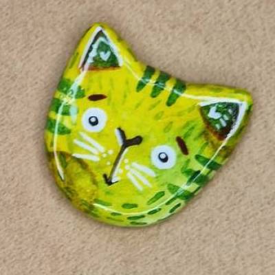 Handgefertigte Brosche: Grüne Waldkatze – Natur-Design Pin Unikat