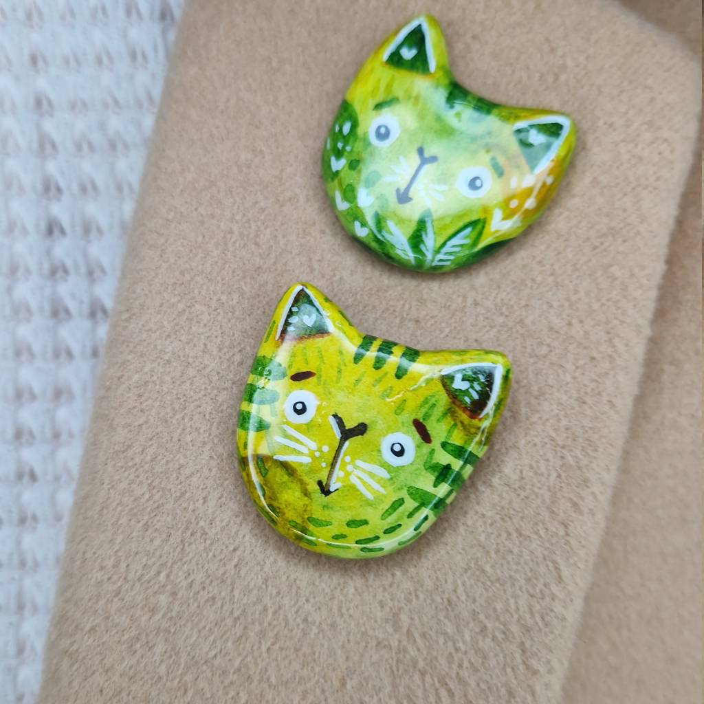 Handgefertigte Brosche: Grüne Waldkatze – Natur-Design Pin Unikat Bild 2