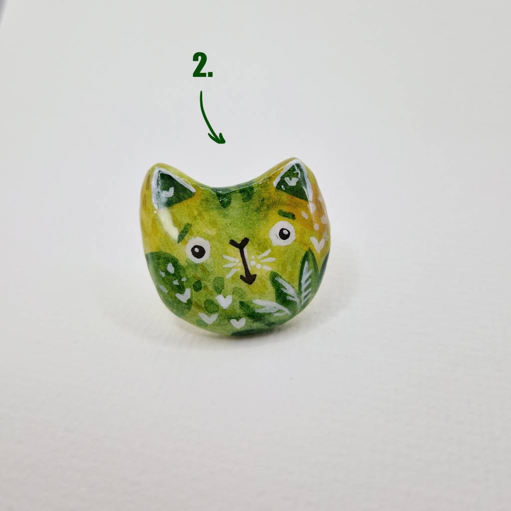 Handgefertigte Brosche: Grüne Waldkatze – Natur-Design Pin Unikat Bild 3