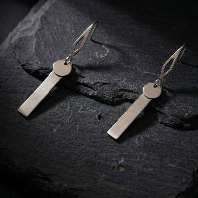 Geometrische Ohrringe Edelstahl, Raute Ohrhaken mit Bar Anhänger, minimalistischer Damenschmuck aus Deutschland