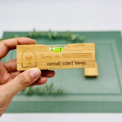 Flaschenöffner mit Mini Wasserwaage Holz – Geschenk Einweihung - Richtfest - Umzug neues Haus - lustiges Werkzeug-Gadget