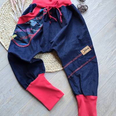 Handgemachte Cord Pumphose 110/116 – Einzigartige Kinderhose mit Tiger-Motiv & Tasche