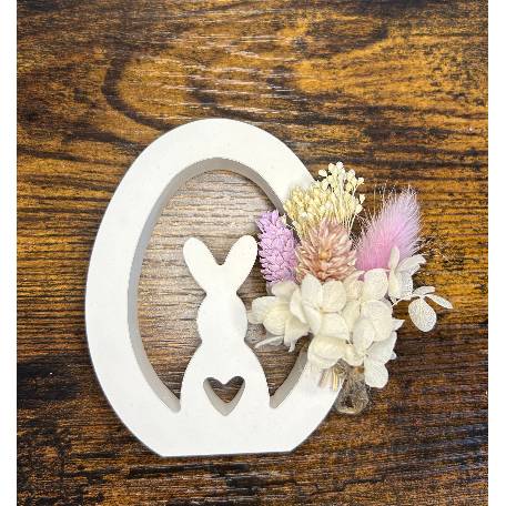Deko Ei mit Hasenmotiv aus Gießkeramik – Oster- und Frühlingsdeko mit Trockenblumen Bild 2