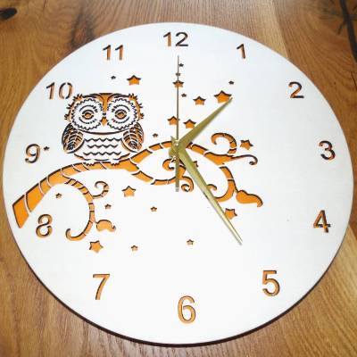 Handgefertigte Holz-Wanduhr Waldkauz – leises Uhrwerk & individuelles Design