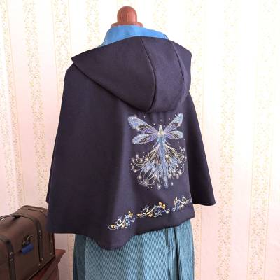 Nachtblaues Wollcape mit Stickerei & Kapuze – Mittelalter & LARP Unikat