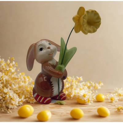 Goebel Hase mit Narzisse – Bunte Osterdeko, 12 cm, Blumenhase aus Keramik