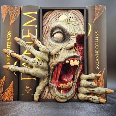 Book Nook - Zombie
