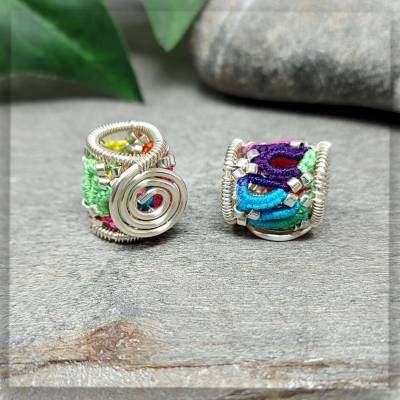 2 x Handgefertigte Dreadperlen V1 Silber/Rainbow | Bunter Occhi-Haarschmuck mit Drahtspirale