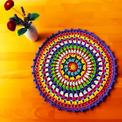 Gehäkeltes Deckchen 37 cm Mandala Boho Stuhlkissen