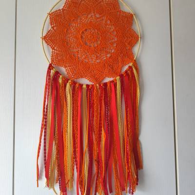 Handgehäkelter Traumfänger Orange Gelb Ø 30 cm – Boho Wanddeko & Geschenkidee