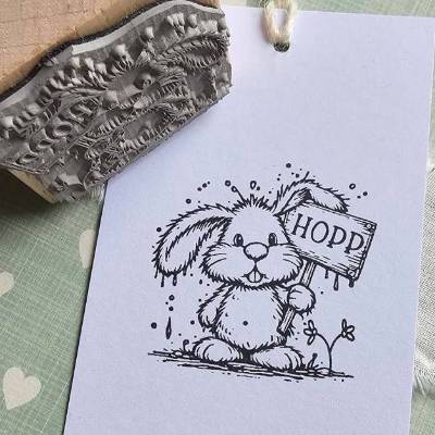 Stempel Lustiger Hase mit Hopp-Schild – Oster Stempel ab 2x2 cm – Motiv 1517