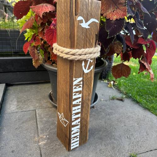 Heimathafen Dekosäule nußbraun – Maritimer Holz Poller mit Anker, handgefertigt, 50cm, Gartendeko Küstenstil