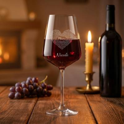 Weinglas Mama mit Namen graviert – Fingerabdruck Herz Lasergravur – Muttertagsgeschenk personalisiert – Made in Germany