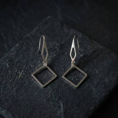 Ohrringe Edelstahl modern Damen – geometrische Raute/Quadrat Ohrringe kurz, schlichter Damenschmuck, handgefertigt