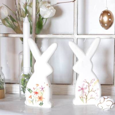 Hasenpärchen weiß Porzellan mit zarten Blüten, Osterhase, Ostern, skandic