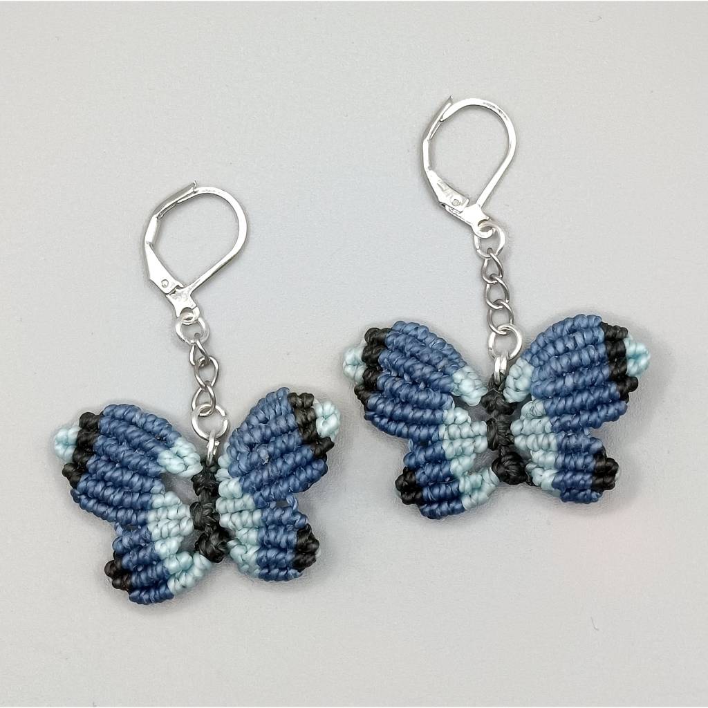 Makramee Ohrhänger Schmetterling in blau und schwarz Bild 1