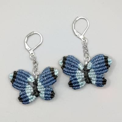 Makramee Ohrhänger Schmetterling in blau und schwarz