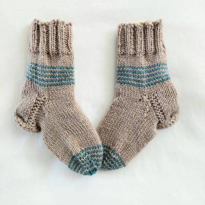 Handgestrickte Stricksocken für Kinder – Babysöckchen Größe 18/19 in Grau-Beige / Greige öko tex standart 100