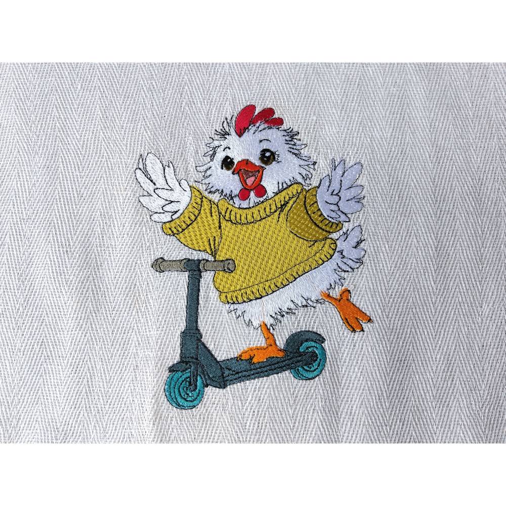 Huhn mit Roller Stickdatei 18x18cm bzw. 20x20cm – Lustiges Motiv für Hühnerfans & DIY-Projekte Bild 1