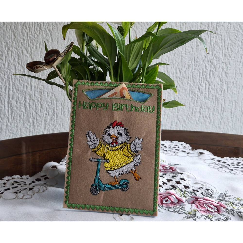 Huhn mit Roller Stickdatei 18x18cm bzw. 20x20cm – Lustiges Motiv für Hühnerfans & DIY-Projekte Bild 7