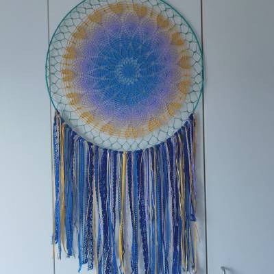 XXL Traumfänger/Mandala gehäkelt Ø ca. 50 cm – Blau Lila Gold Grün – Boho Wanddeko mit Blättermuster – Handarbeit