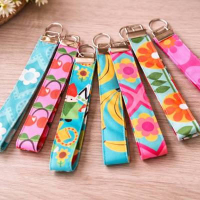 Schlüsselanhänger Retrostyle bunt – Schlüsselband 18 cm mit Blumen, Früchten & Vintage Design
