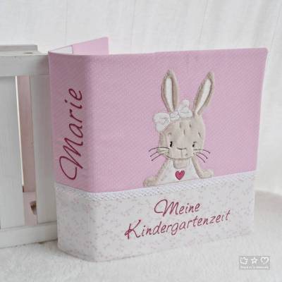 Kindergartenordner, Portfolio, Ordnerhülle mit Doodlestickerei Frl. Lotta, personalisierbar