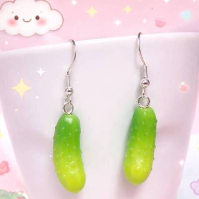 Kawaii Gurken Ohrhänger – Lustige Resin Ohrringe als Geschenk für Freundin
