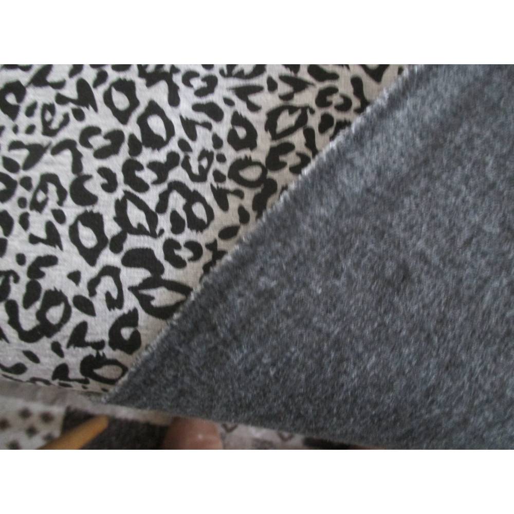 Rest:1,85m x1,50m Alpenfleece Kuschel Sweat Leopardenmuster grau Bild 2