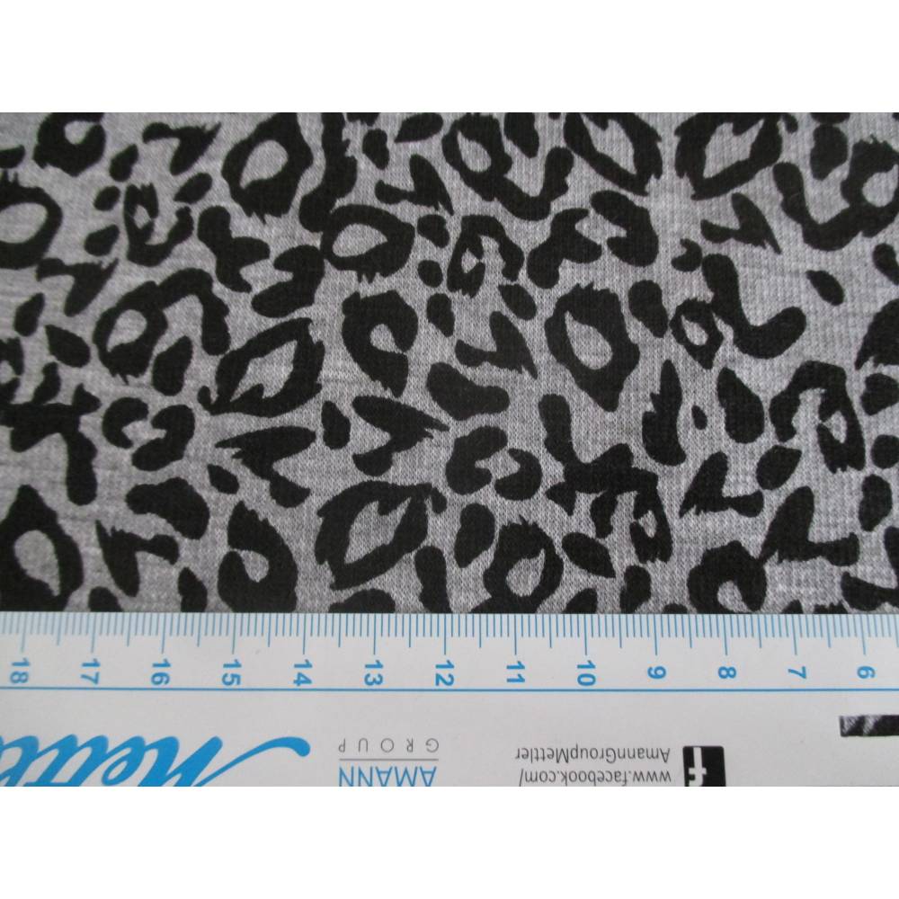 Rest:1,85m x1,50m Alpenfleece Kuschel Sweat Leopardenmuster grau Bild 3