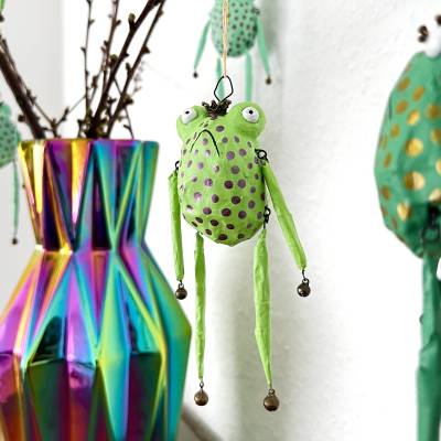 Grumpy Frog. Da wird Ostern wird garantiert mürrisch! Osterdeko, hängender Frosch